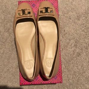 Women’s pump shoes